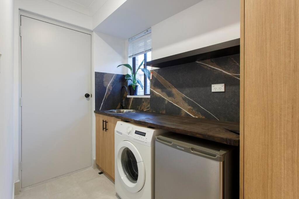 Luxe 3br With Kitchen & Laundry Villa *