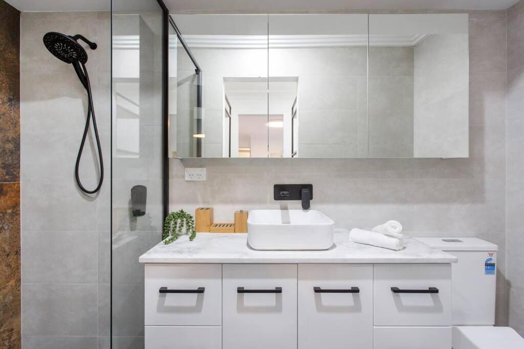 Luxe 3br With Kitchen & Laundry Villa Perth