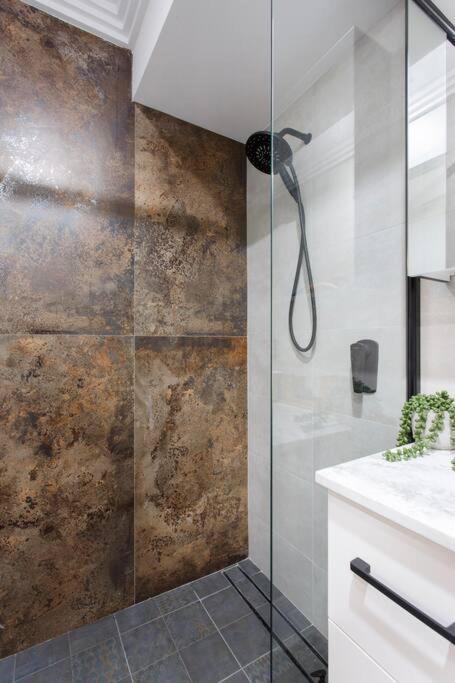 Luxe 3br With Kitchen & Laundry Villa Perth