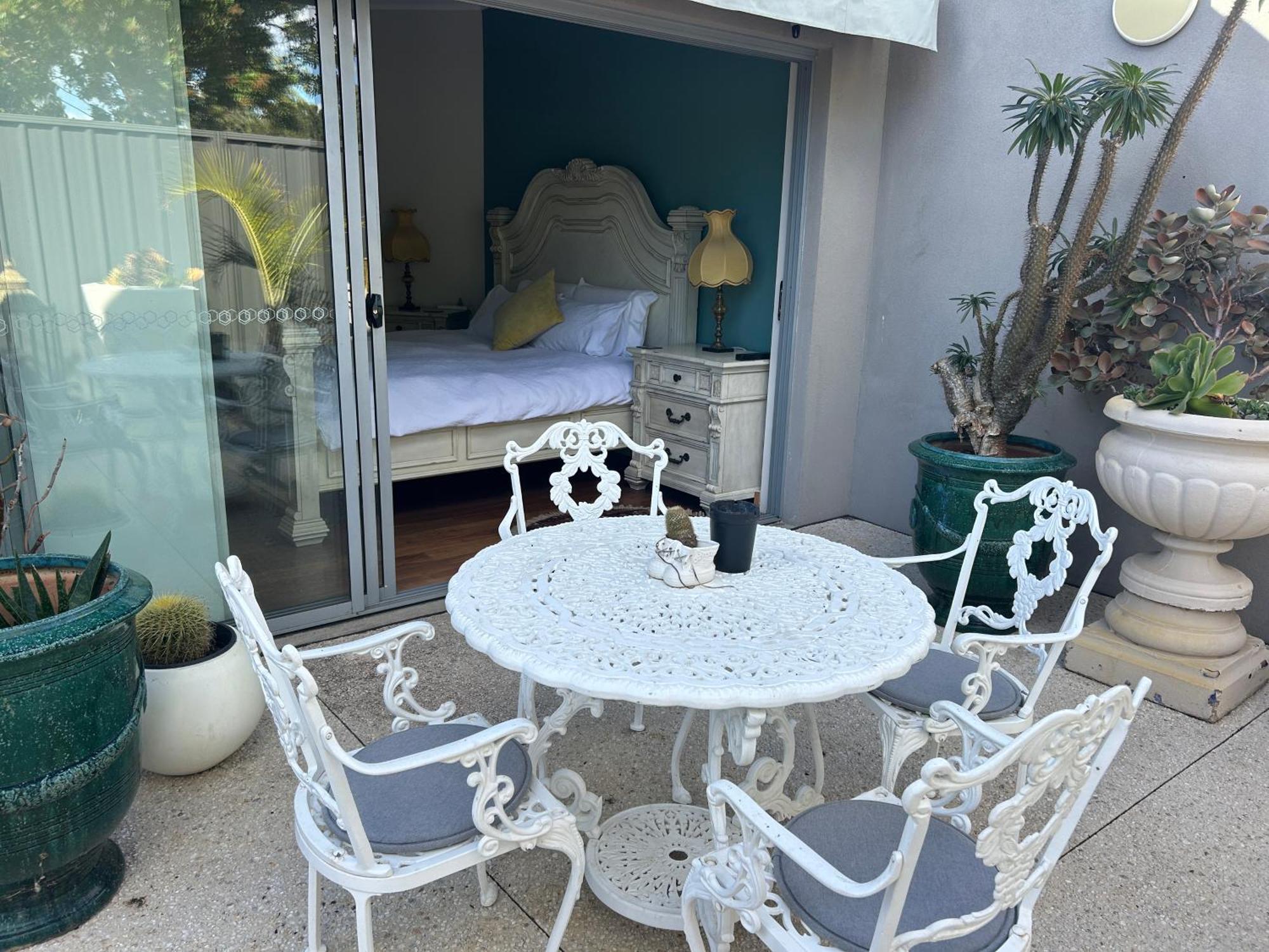 Bed & Breakfast Whitfords Delight