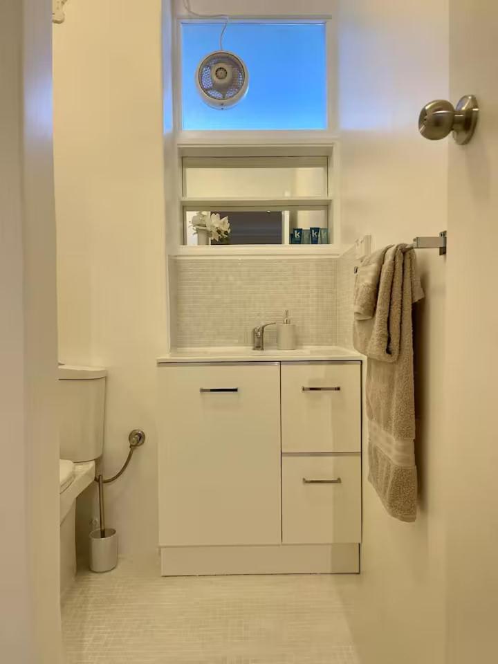 One Bedroom Steps From The Apartment