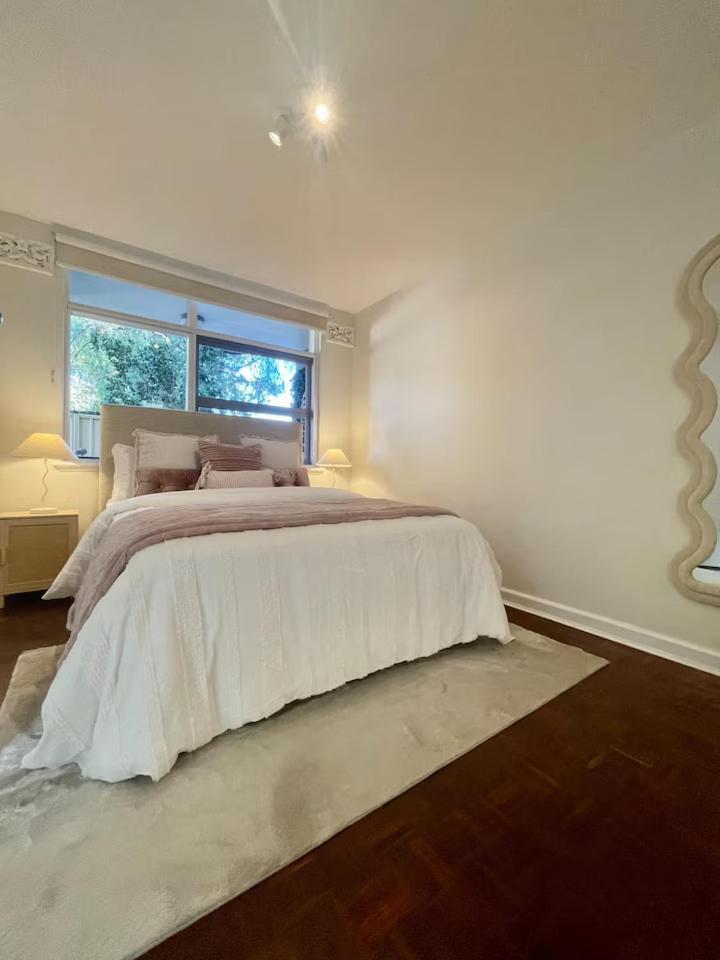 One Bedroom Steps From The * Perth