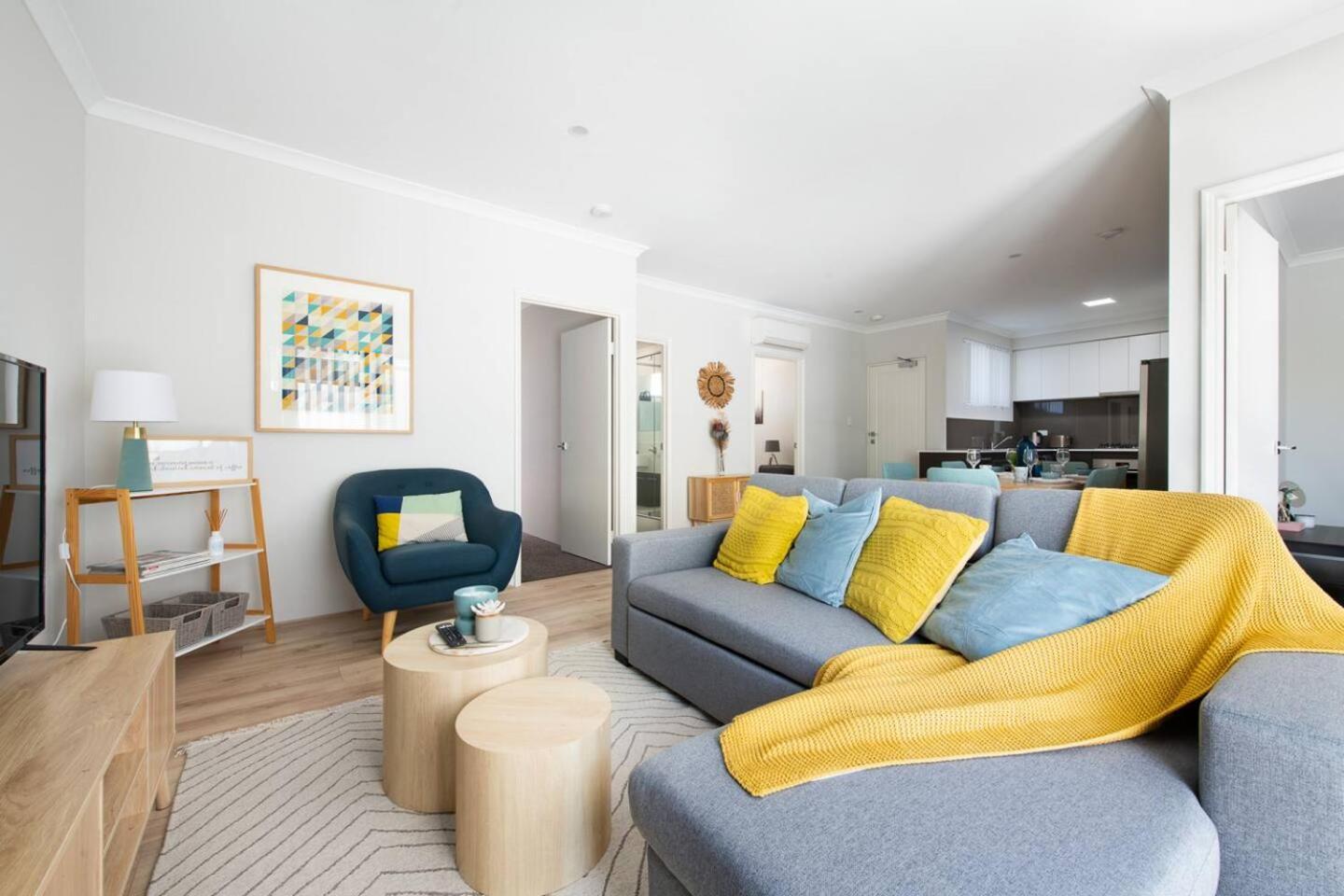 Apartemen Bright Trendy 2bdrm - Walk To River & Shops