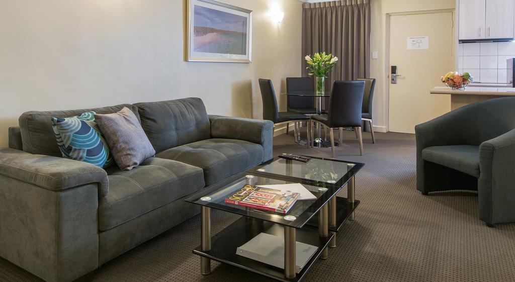 Aparthotel The Peninsula Riverside Serviced