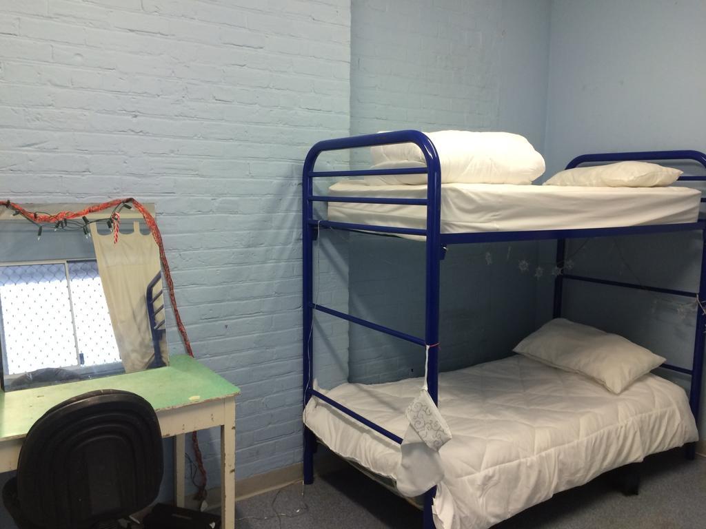One World Backpackers Hostel *