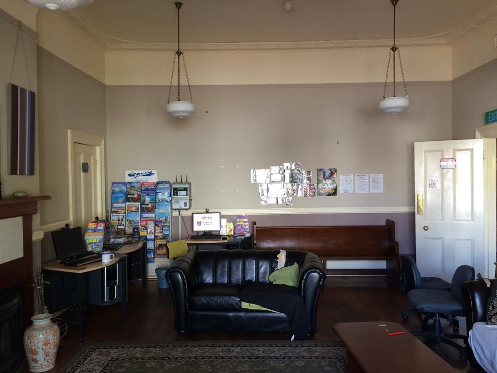 One World Backpackers * Perth