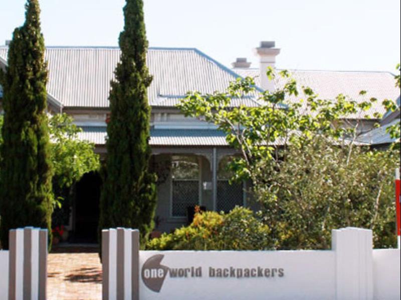 Hostel One World Backpackers *