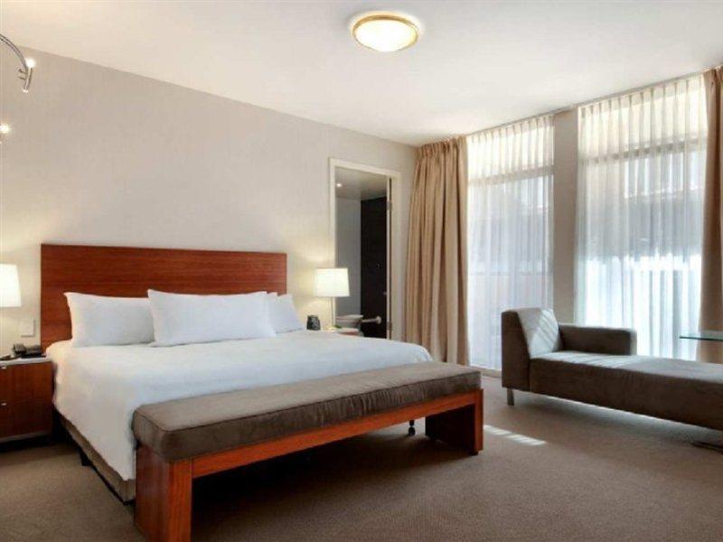 Parmelia Hilton