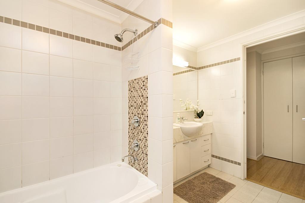 Short Apartment