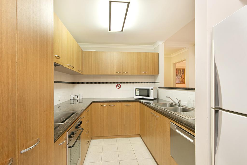 Short Apartment *