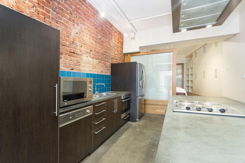 Apartment Upscale Polished King Street *