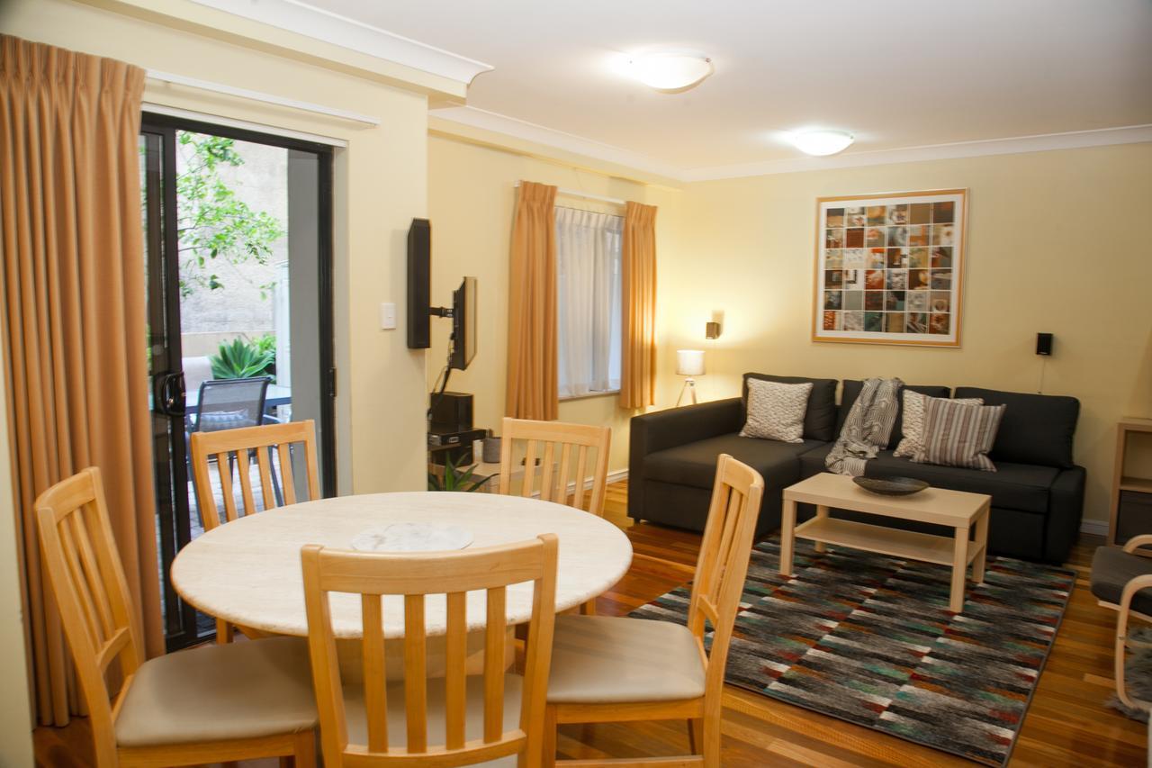 Apartment Short *