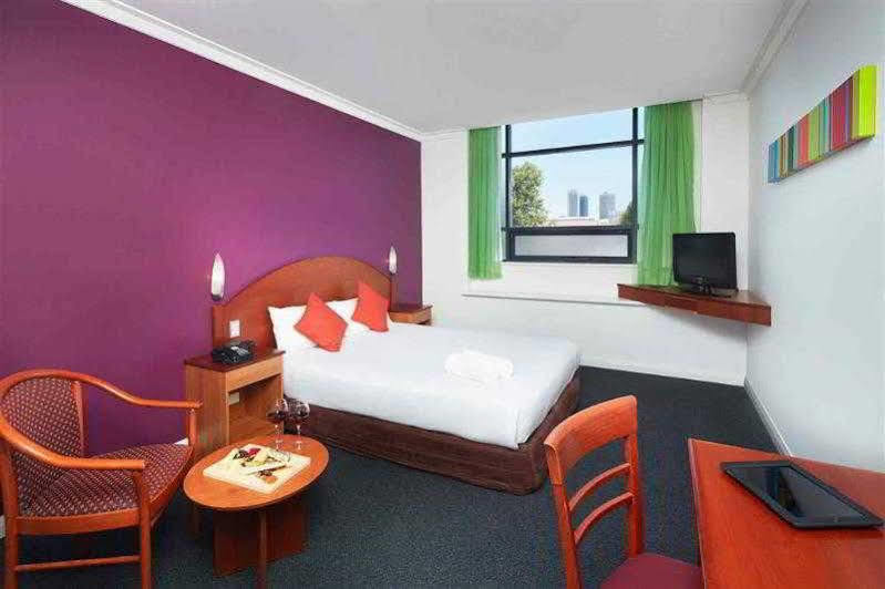 Accor Seasons 3* Perth