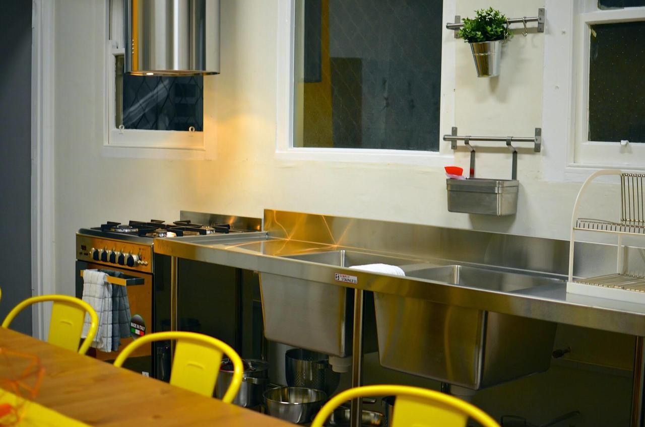 Cozzystay Hostel Perth