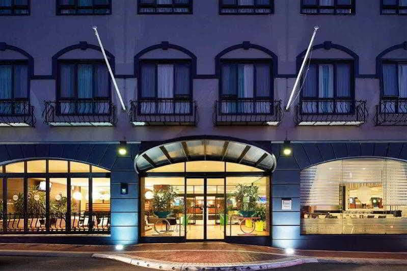 Accor Seasons Hotel