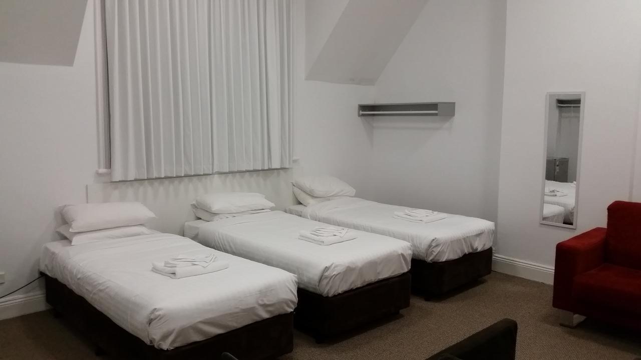 Wallaby Backpackers - Note - Valid Passport Required To Check In - *