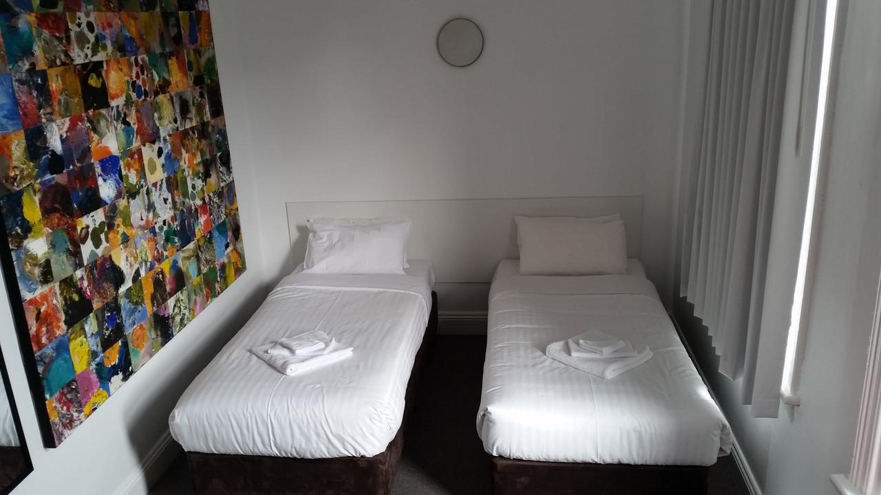 Hostel Wallaby Backpackers - Note - Valid Passport Required To Check In -
