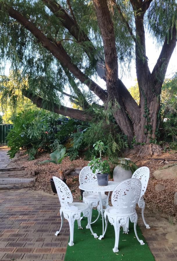 Jacaranda Hideaway Bed & Breakfast *