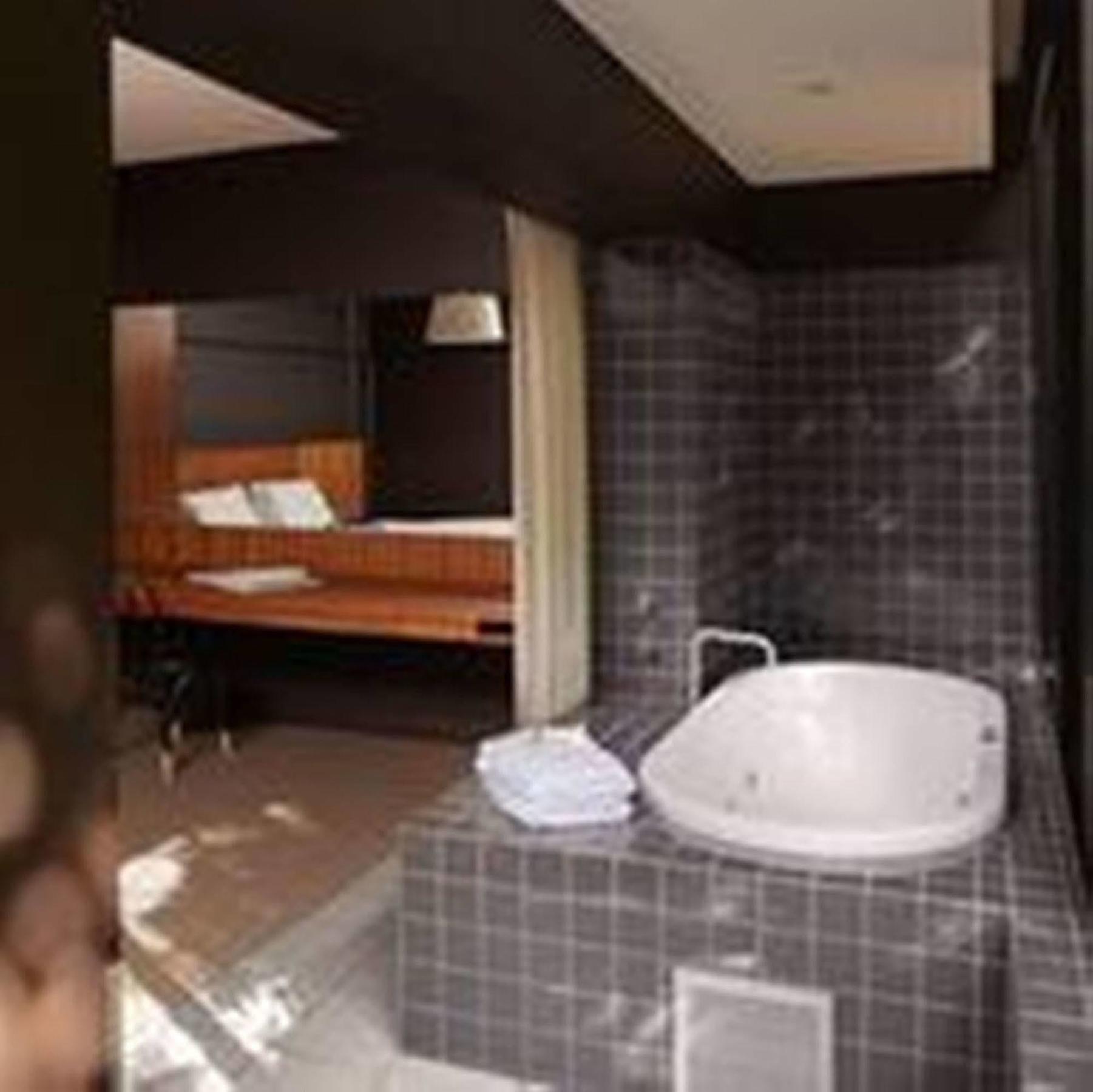 Riverview On Mount Street Aparthotel 4*