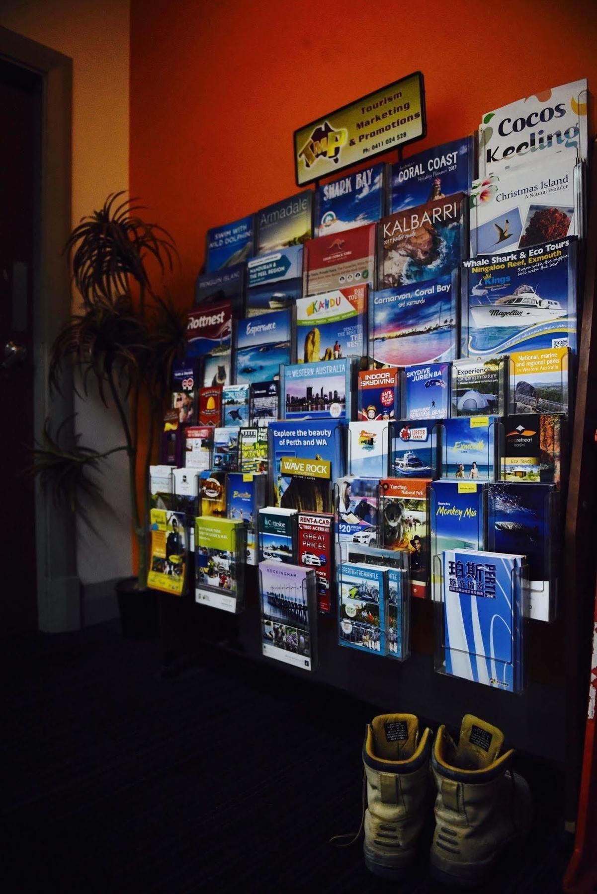 The Emperors Crown Hostel Valid Passport Required To Check In Albergue Perth