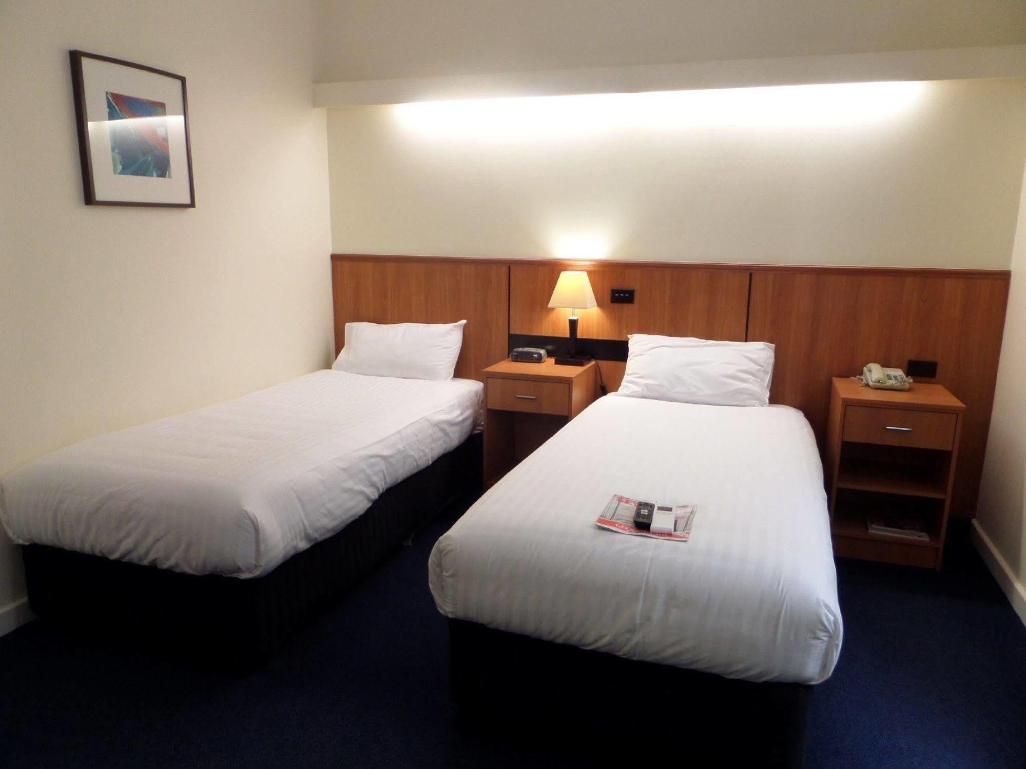 Metro Hotel 3*