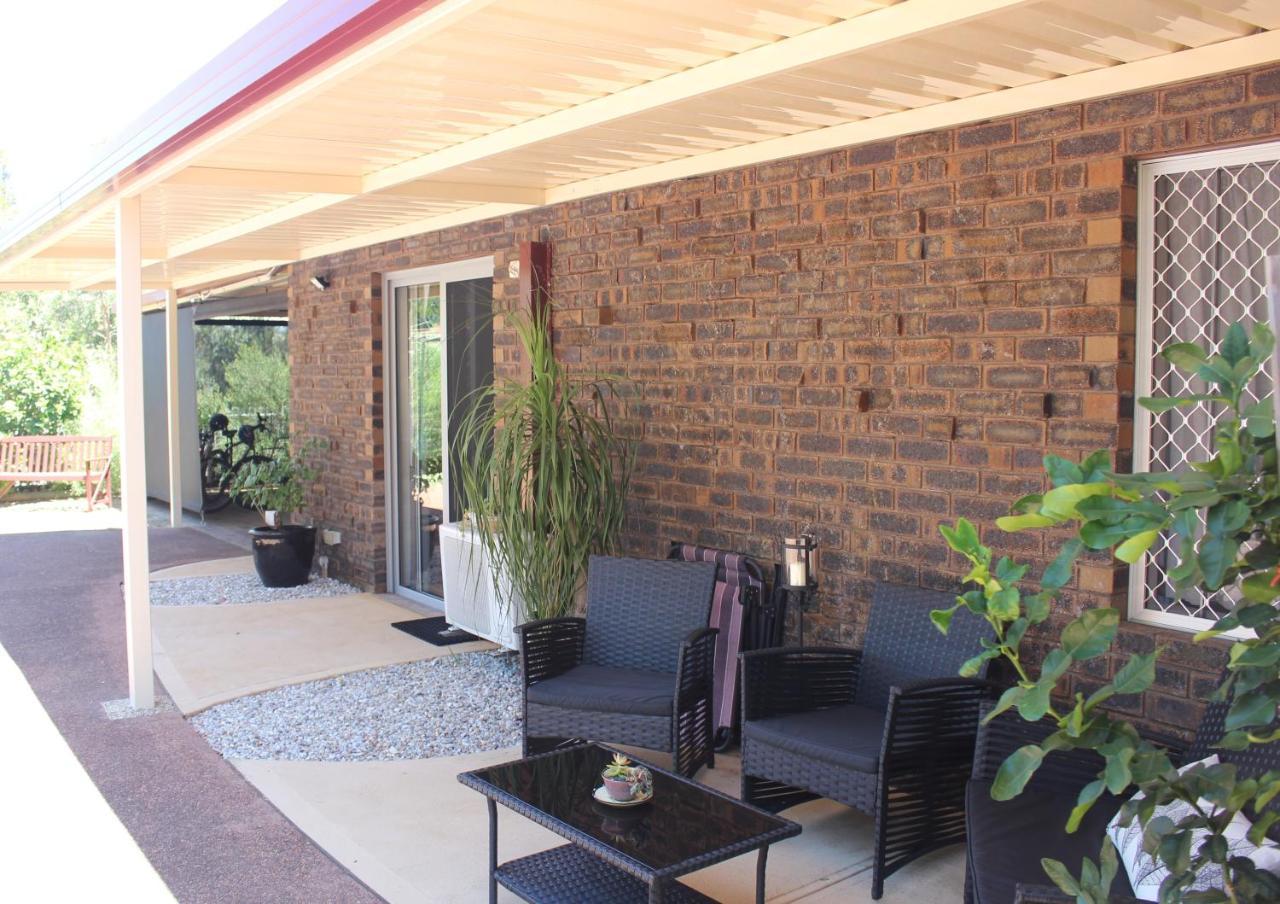 Bed & Breakfast Jacaranda Hideaway