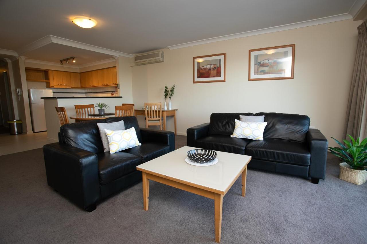 Apartment Short *