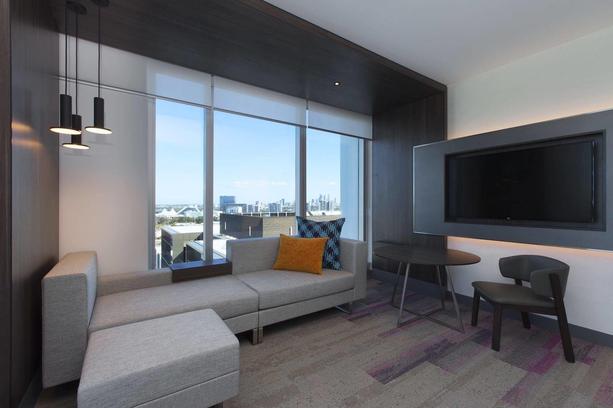 Aloft Hotel 4*