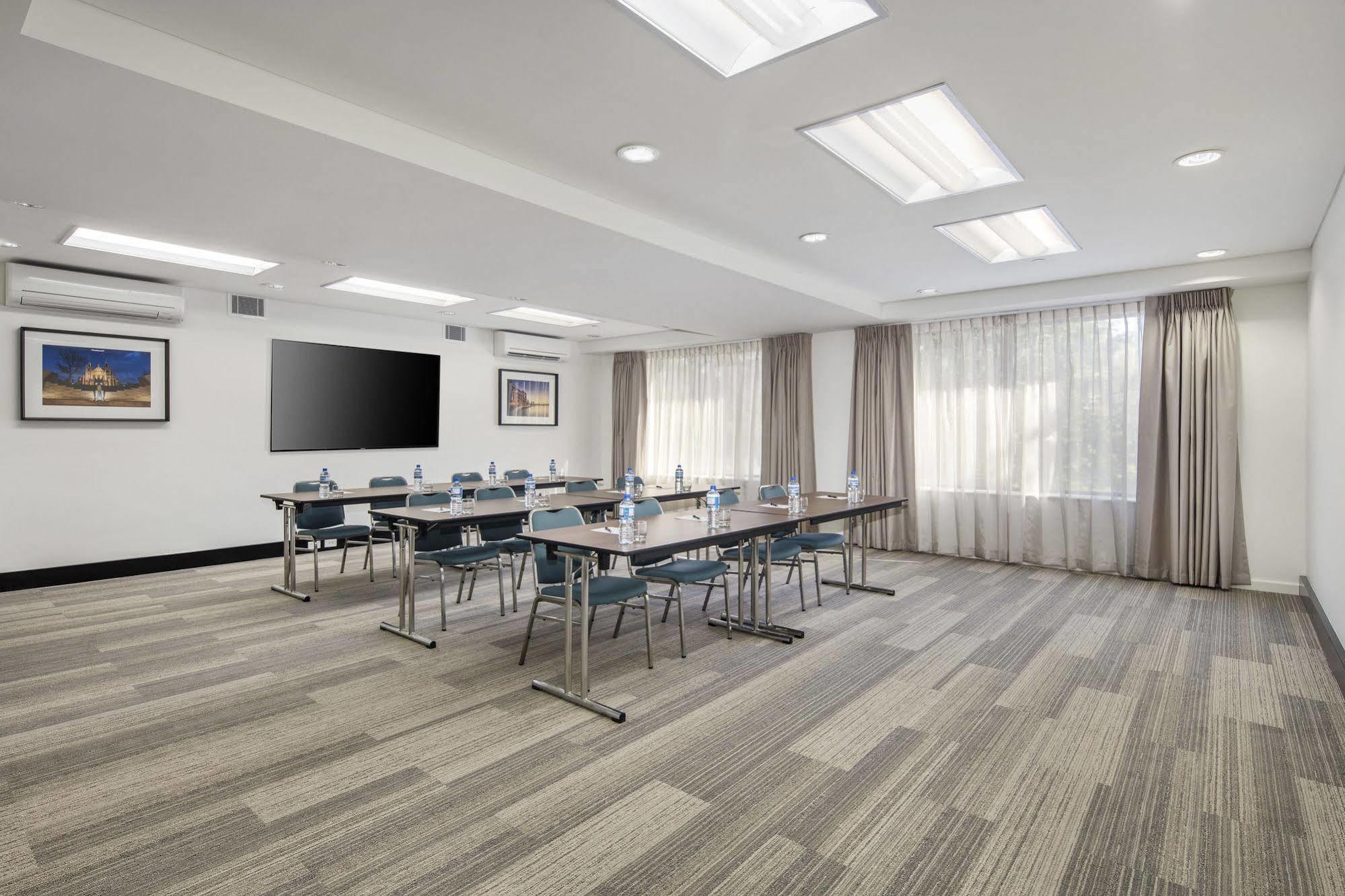 Aparthotel Quest Kings Park 4*