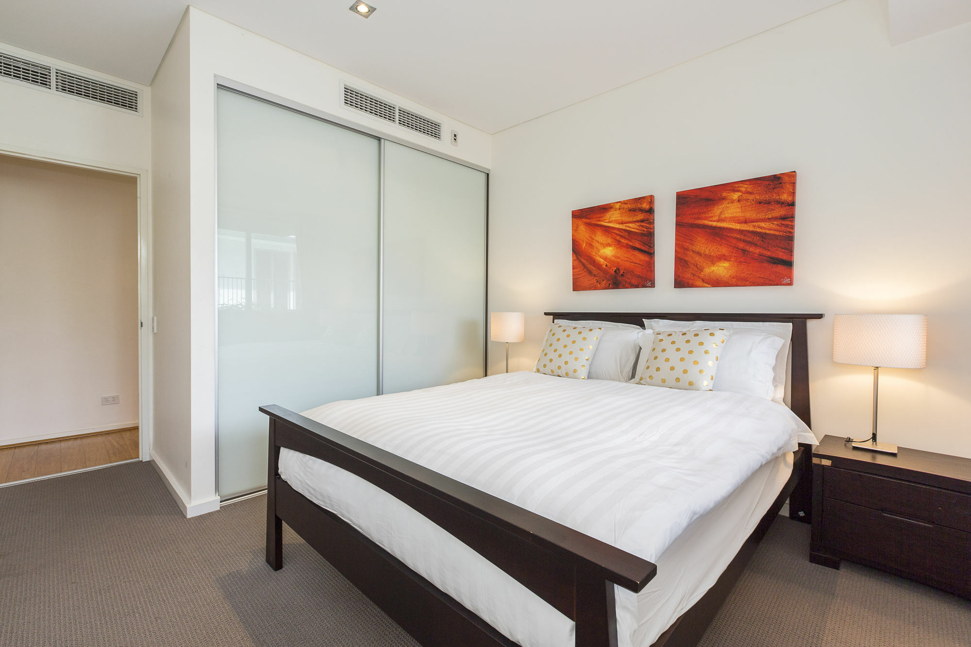 Gallery Serviced 3*