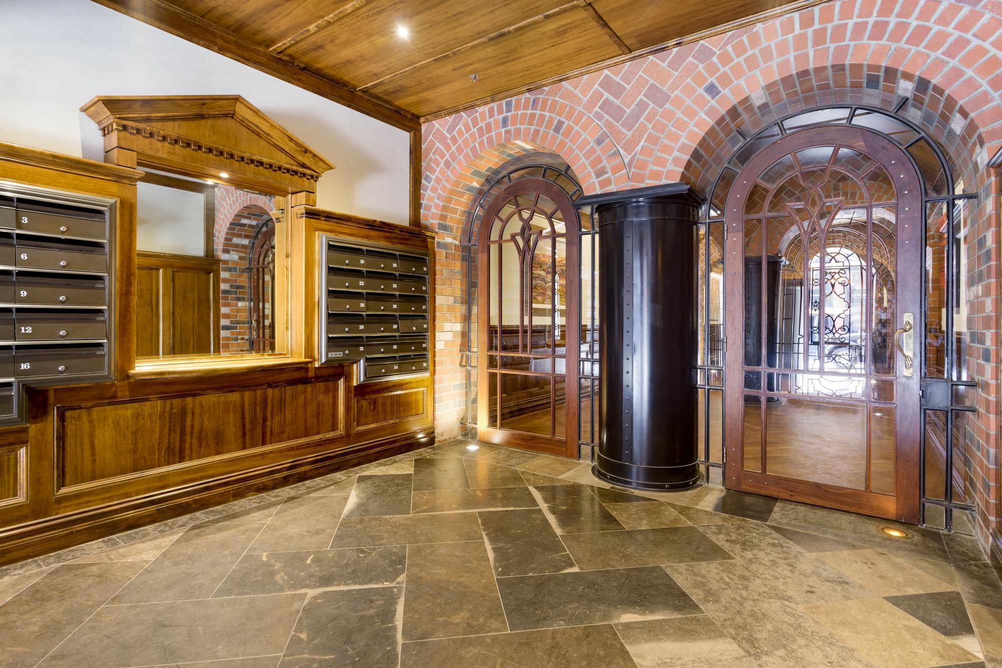 Upscale Polished King Street Apartment *