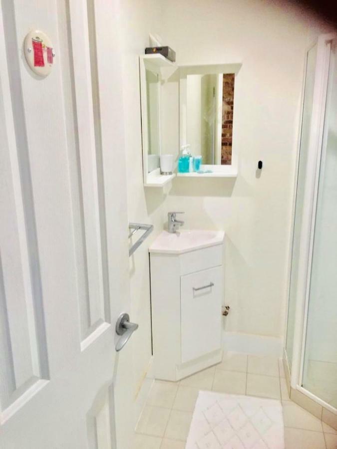 Gorgeous Studio 2 Minutes From The Heart Of Subiaco Apartment *