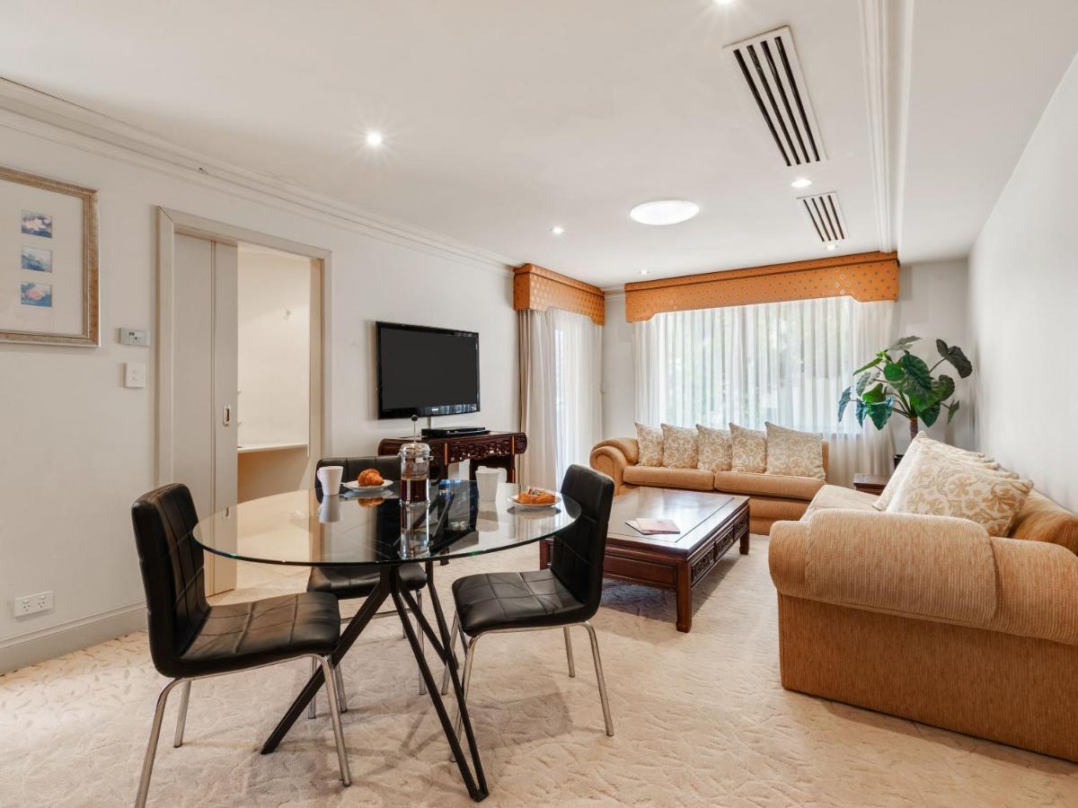 Aparthotel The Peninsula Riverside Serviced