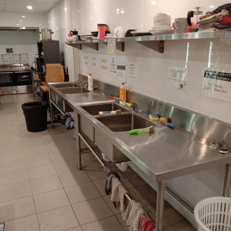 Hostel Backpackers - Note - Valid Passport Required To Check In *