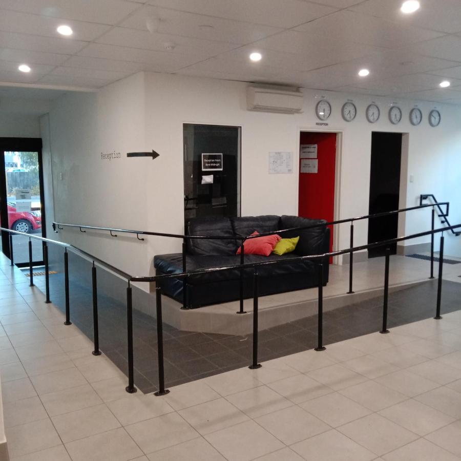 Hostel Backpackers - Note - Valid Passport Required To Check In