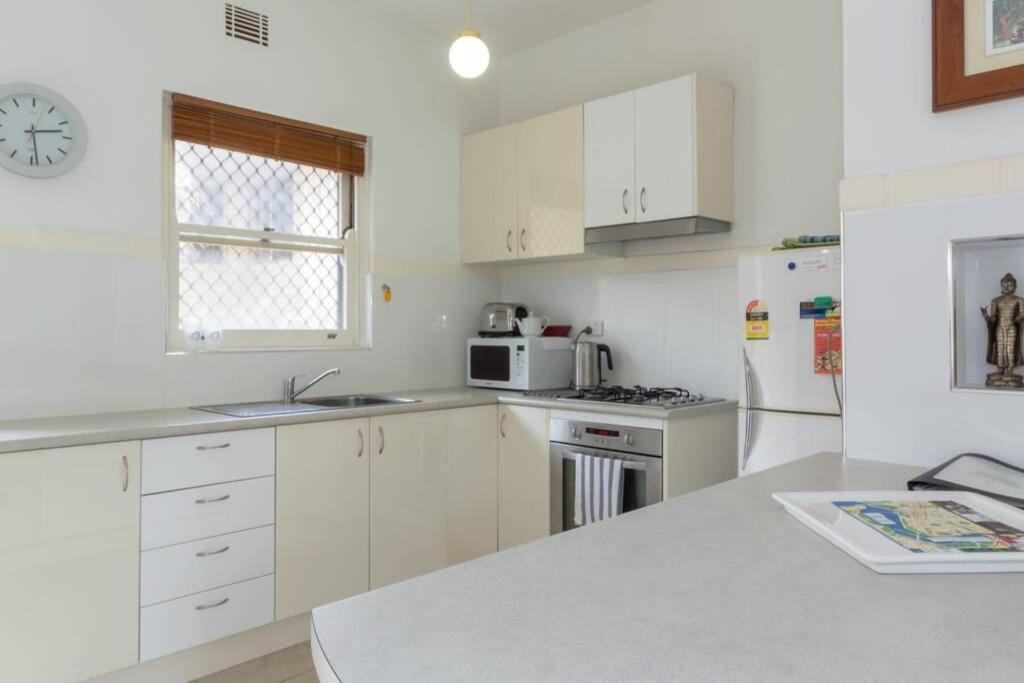 Apartment B6 Crawley 1 Brm & Sleepout Near Uwa Perth
