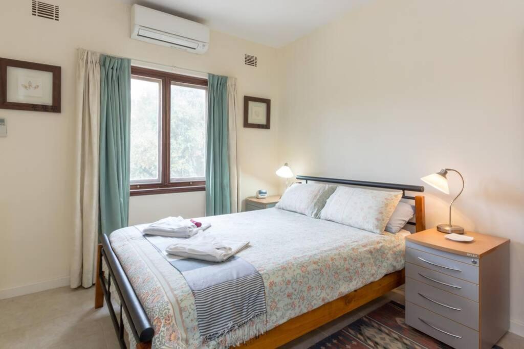 B6 Crawley 1 Brm & Sleepout Near Uwa Apartment *