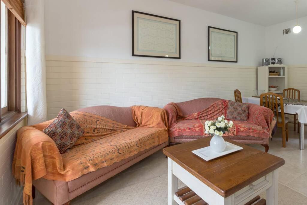 B6 Crawley 1 Brm & Sleepout Near Uwa * Perth